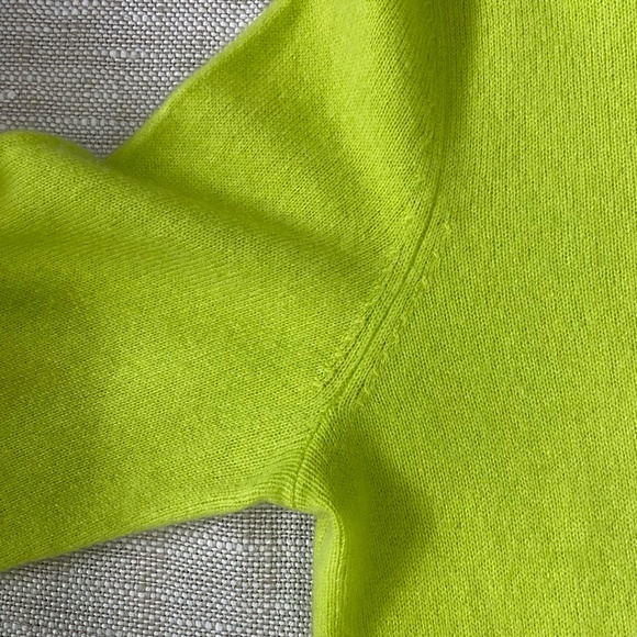 Lord & Taylor Chartreuse Green Cashmere Cozy Long Sleeve Turtleneck Sweater-Sz-M - Picture 11 of 16